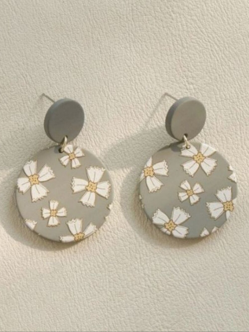 NEW Round Gray and White Floral Earrings
